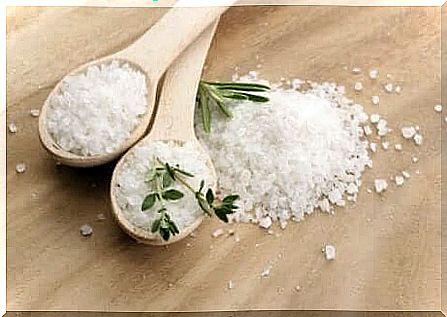 Salt on spoons