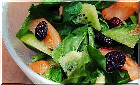 salad-with-spinach-and-kiwi