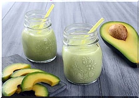 Energizing smoothies with avocado