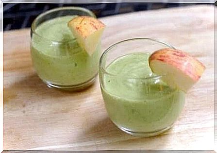 Avocado and apple smoothie