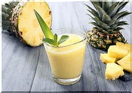 Avocado and pineapple smoothie