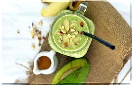 Energizing smoothies with avocado