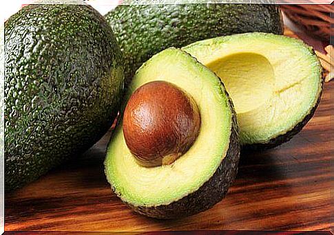 7 reasons to never throw an avocado stone