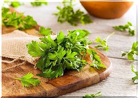 Find out how to cleanse your kidneys with parsley and lemon