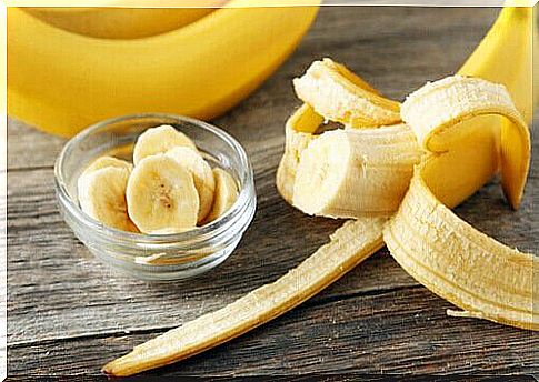 Hair mask with banana, eggs, honey and olive oil