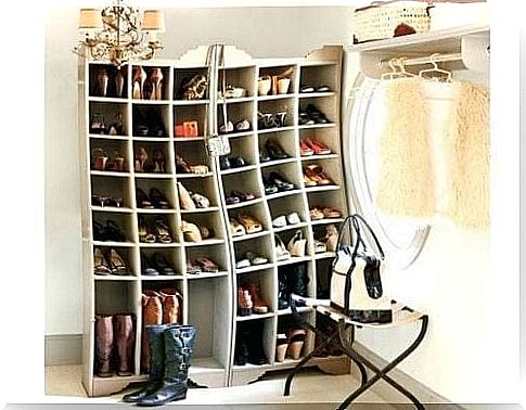 Learn how to make shoe racks at home