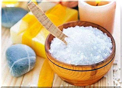 Learn how to treat oily hair with sea salt