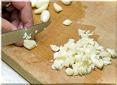 chopped garlic