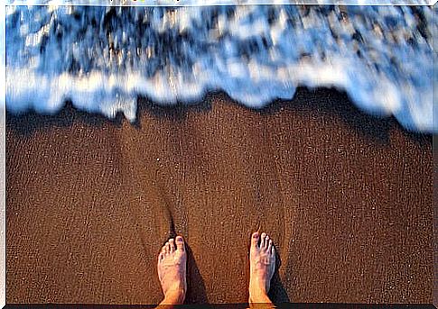 feet-on-the-sand