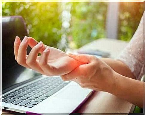 Preparations for relieving pain caused by carpal tunnel syndrome