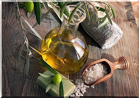 remove makeup with olive oil