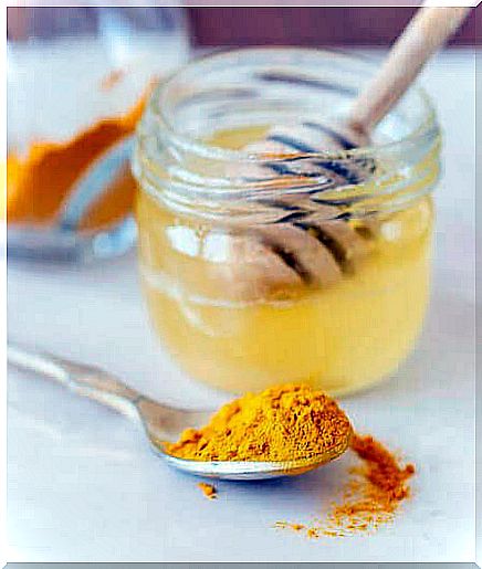 3-turmeric-and-honey